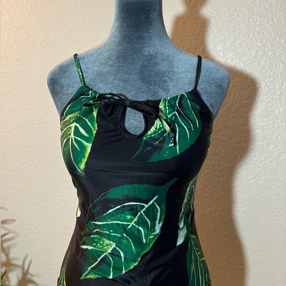 NWOT BLACK LACE-UP ADJUSTABLE LOW BACK ONE PIECE WITH TROPICAL LEAF PRINT - Picture 2 of 11